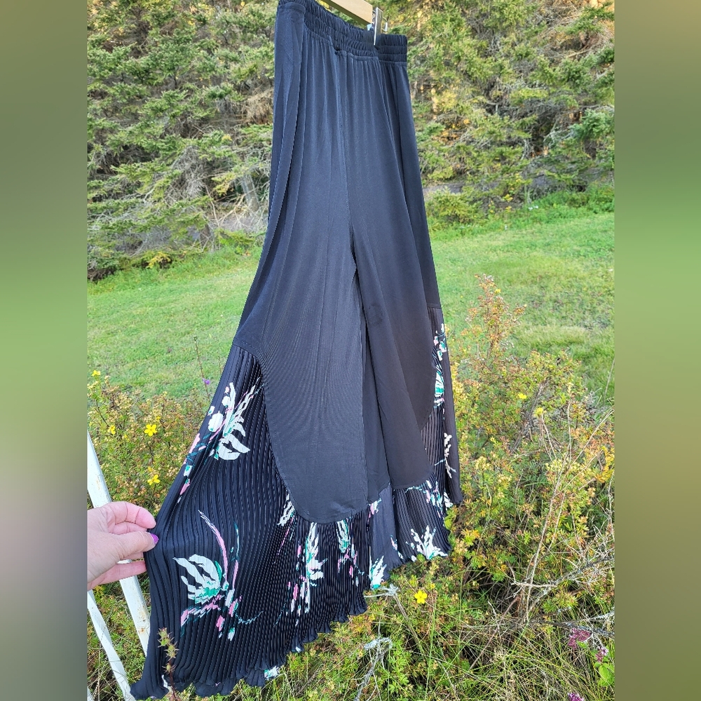 "Pleated Plazzo" Chic Black Floral Wide Leg Pants